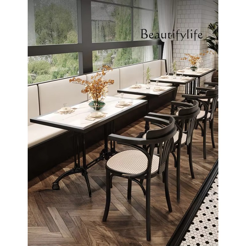 Tea & Coffee Quận 1 - X Batı Restoranı Yarım Daire Şeklinde